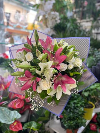 Lilyumlar ve Güller - Eskişehir Çiçek Siparişi